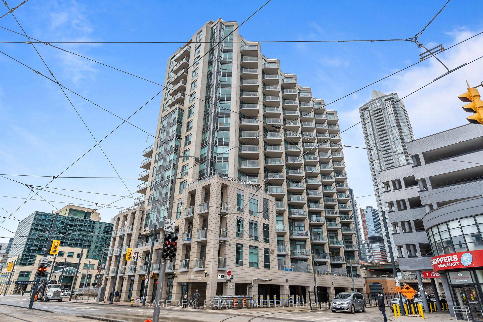 Dreams Do Come True. Step Into This Spectacular amp ; Luxurious Waterfront 2 Storey Penthouse Unit Beautifully Updated And Maintained.