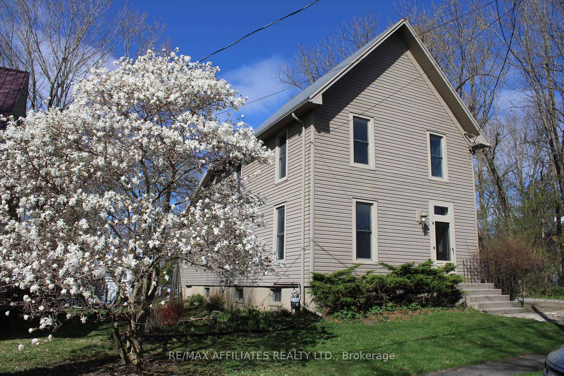Charming 4 Bedroom Home in the Heart of Athens.