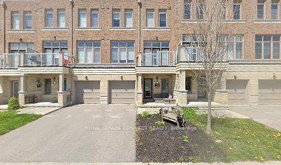 2 Bedrooms, 3 Washrooms Built In Garage amp ; Driveway.