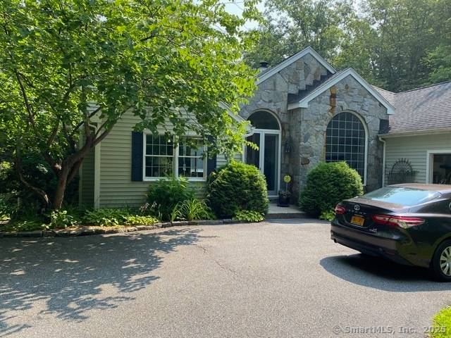 Unique opportunity to rent a Waterfront Home at Woodridge Lake !