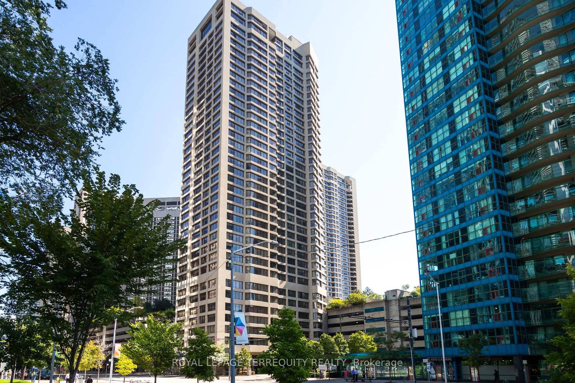 Welcome to Award Winning Harbourside Condominiums.