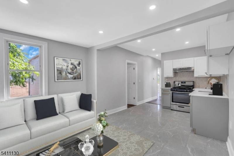 EXCEPTIONAL 2 FAMILY HOME IN NEWARK !