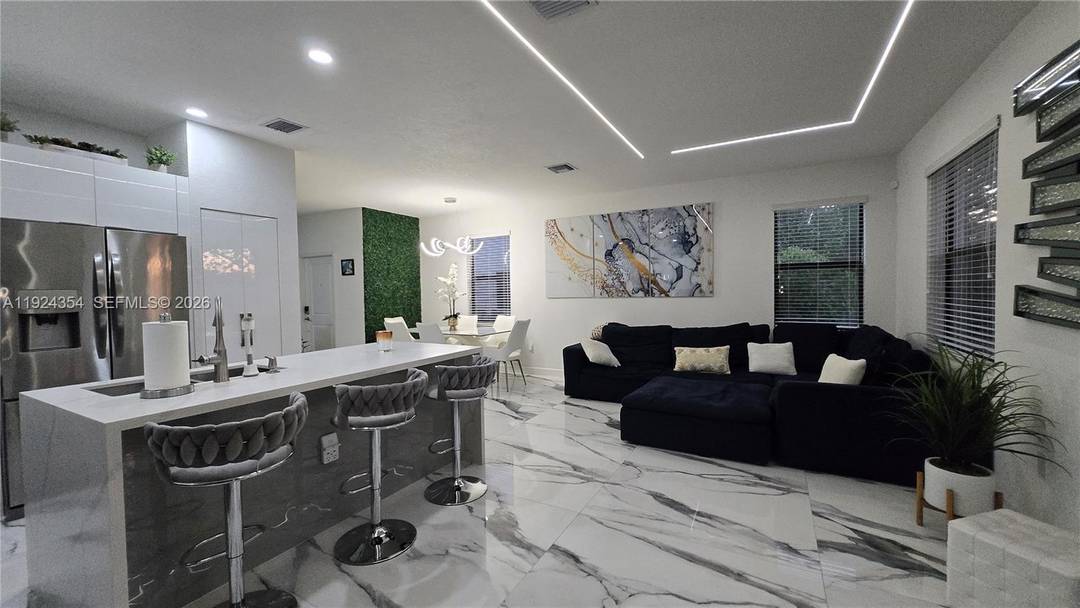 ELEVATED MIAMI LIVING AVENTURA LUXURY TOWNHOUSE LARGER CORNER UNIT !
