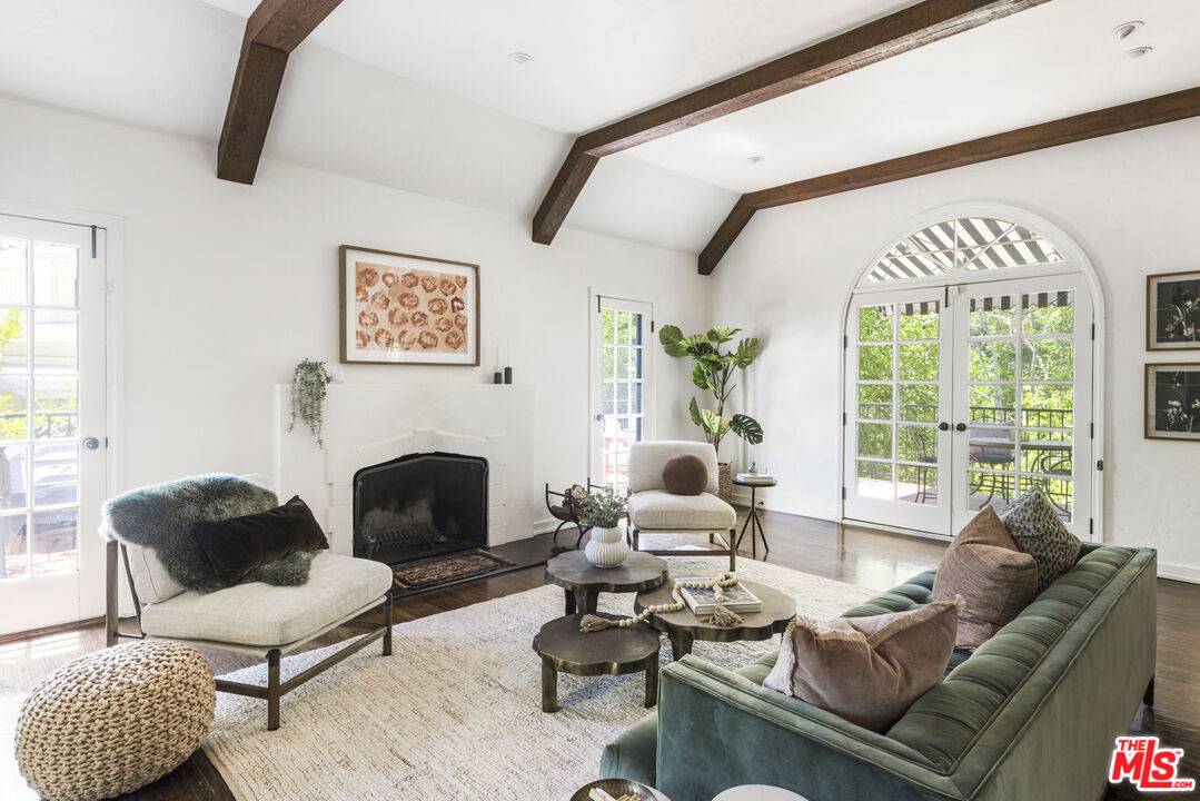 2789   Westshire Dr 4.0 Hollywood Hills East LA