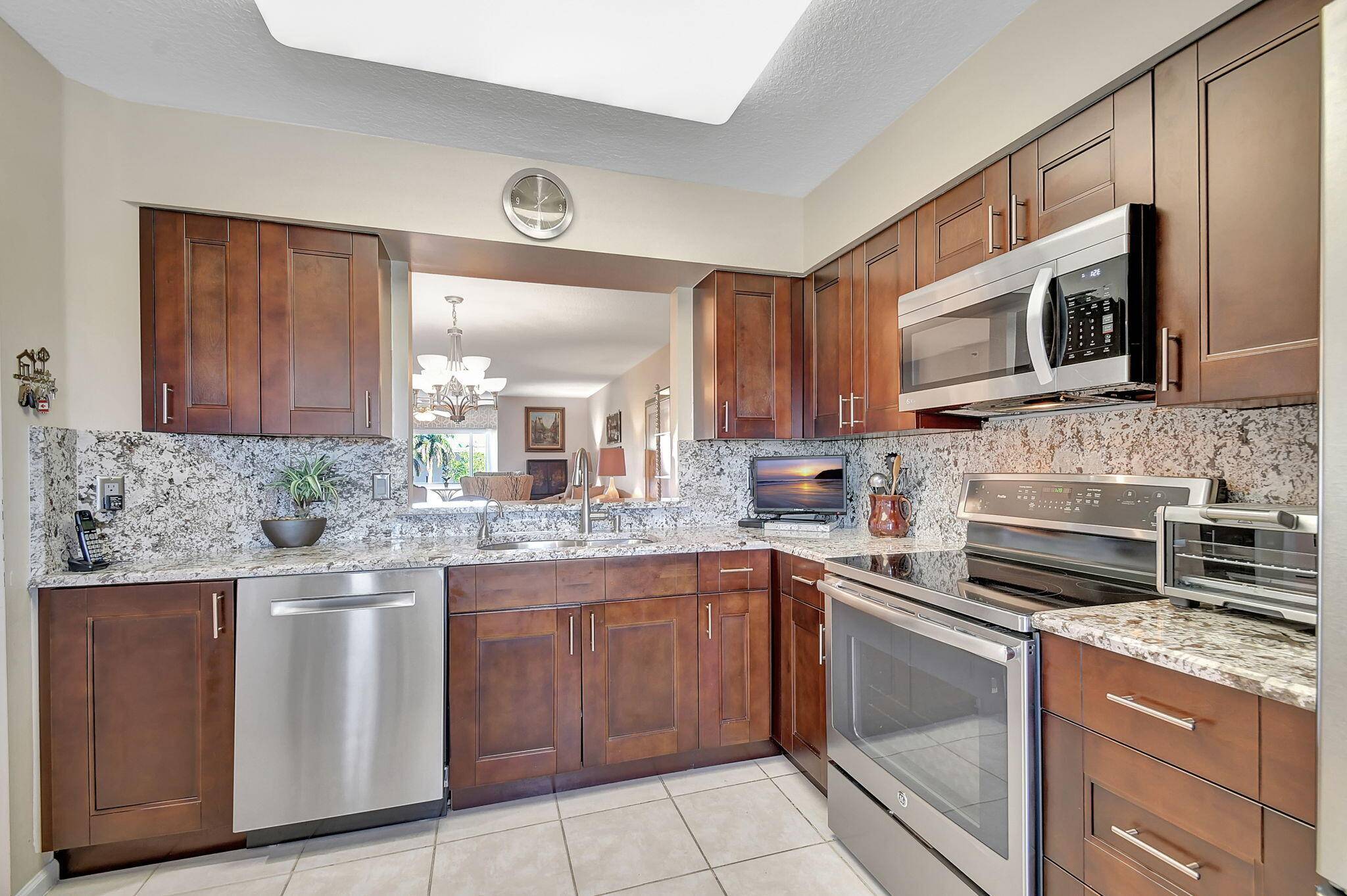 MOVE IN READY ! Enjoy the best of 55 living in Coral Lakes !