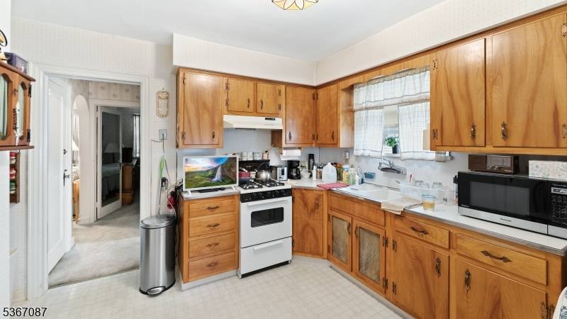 Charming 3 bedroom home in the heart of Linden, offering incredible potential for its next owner.