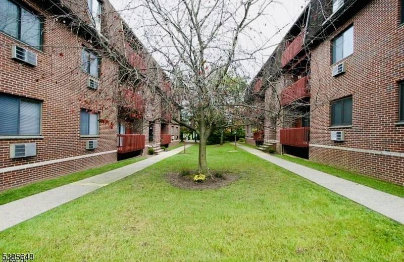 Modern Comfort Prime Location !