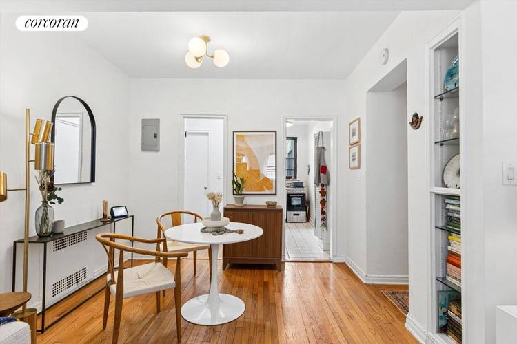 Super sized and sun filled studio in prime Brooklyn Heights, offering approximately 550 sq ft of thoughtfully designed space.