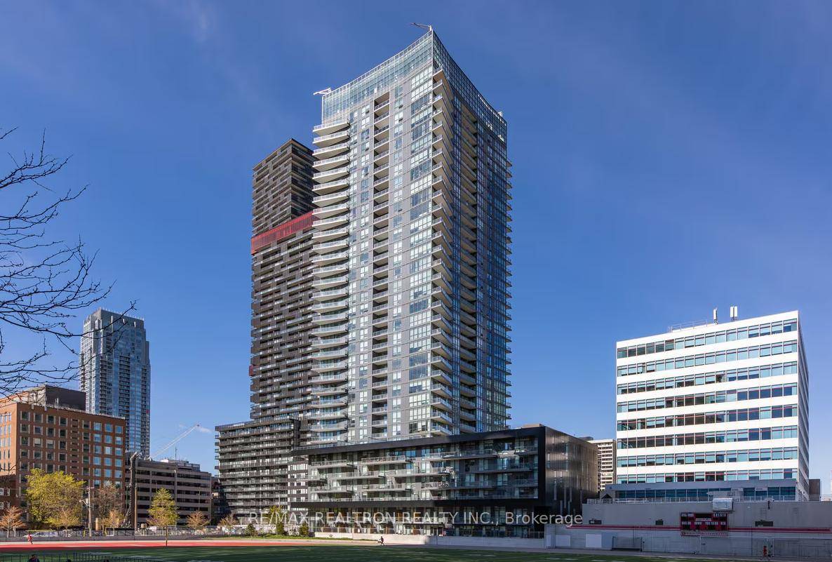 Spacious 1 1 Unit At 30 Roe.
