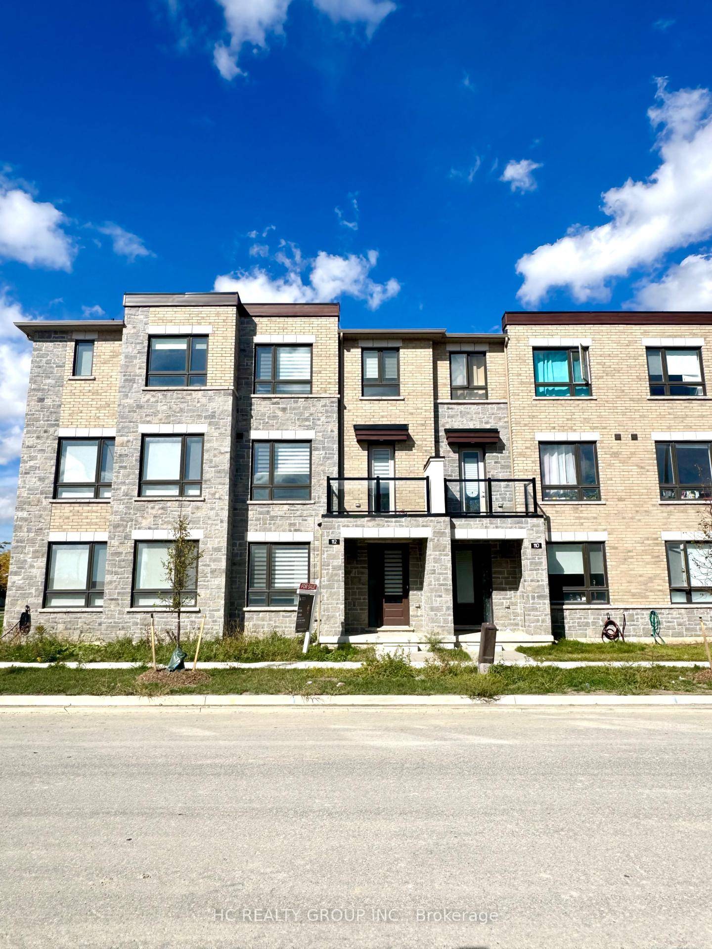 This bright and spacious corner unit freehold townhouse is located in a newly developed Markham community and offers a modern, functional layout perfect for family living.