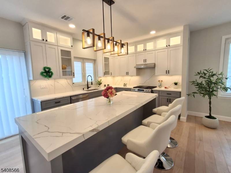 Amazing new construction 2025 completed by Custom Builder Never occupied.