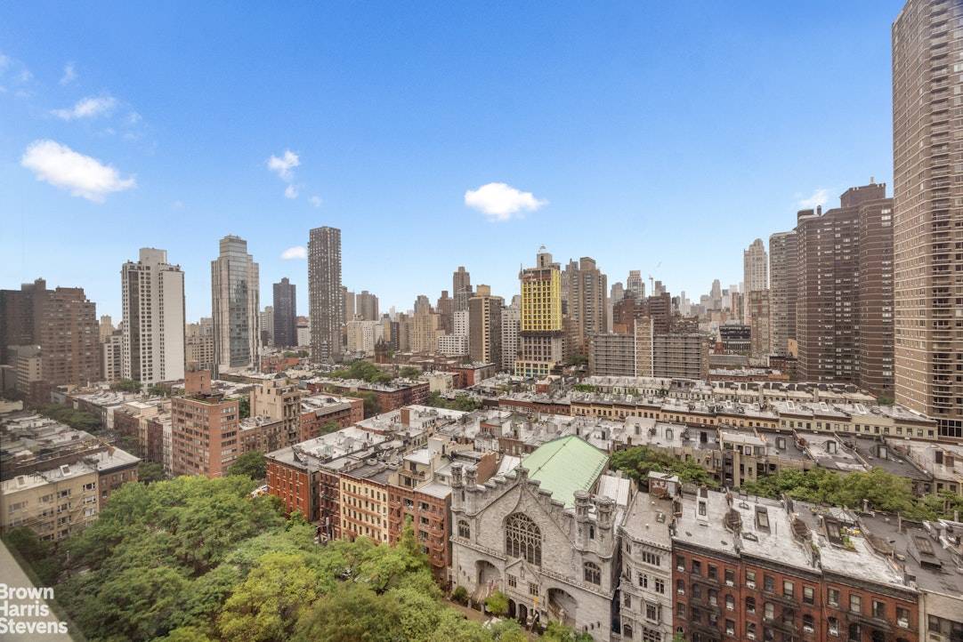 STUNNING SOUTH FACING VIEWS ON THE 17TH FLOOR OF AN UPPER EAST SIDE CONDO This spacious one bedroom apartment, easily convertible to two, offers an unbeatable combination of location, potential, ...