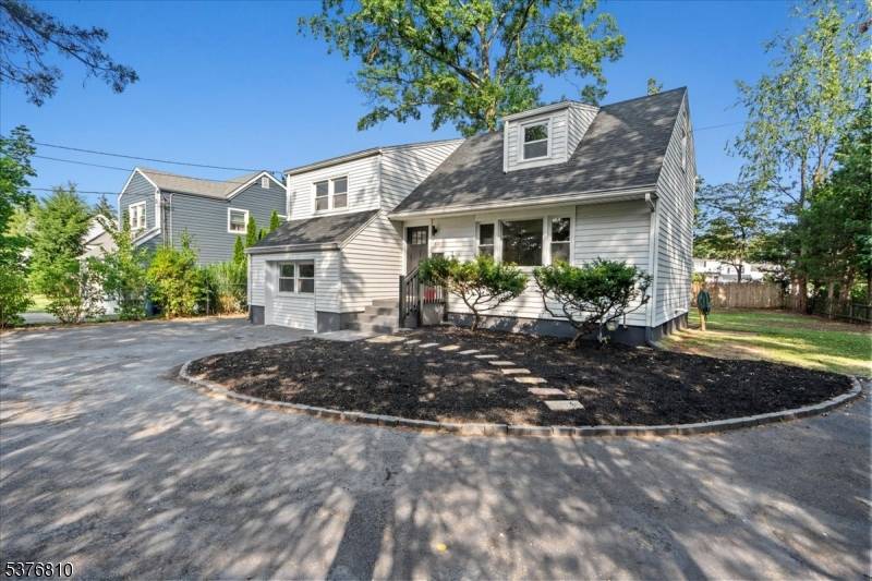 Welcome to 316 Seneca Avenue in Middlesex, New Jersey.