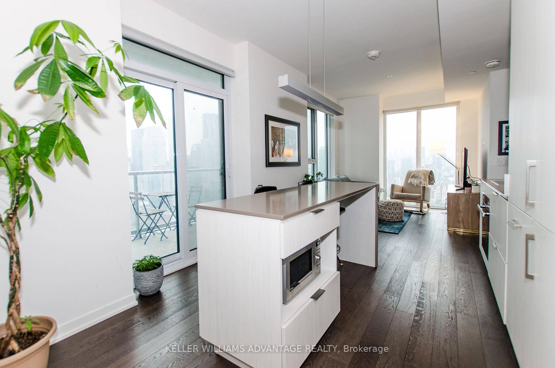 2 Bedroom 2 Bathroom Corner Unit With Split Layout ; Includes Parking amp ; Locker.