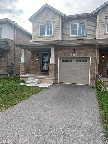 For Lease spacious freehold townhome in Niagara Falls' desirable south end.