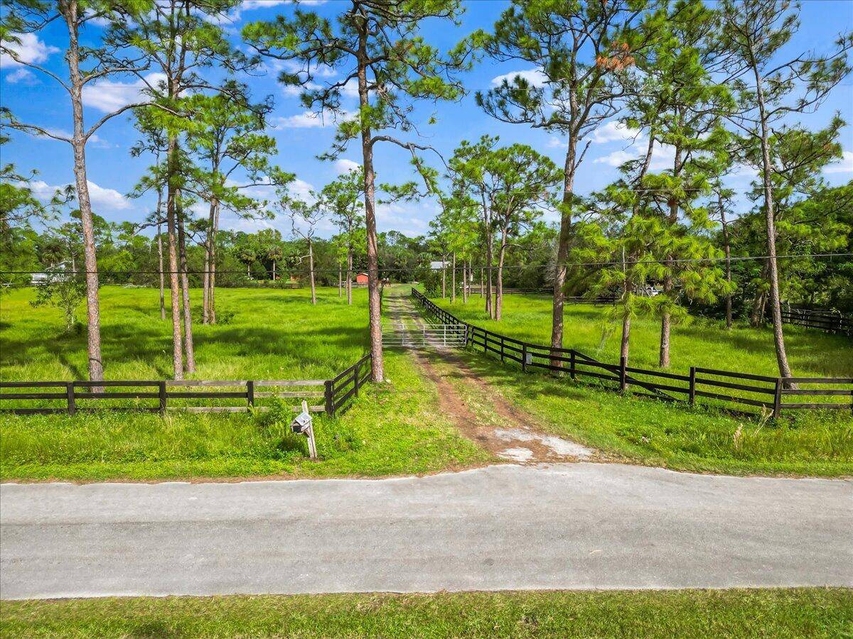 Calling all Equestrians and outdoor enthusiasts.