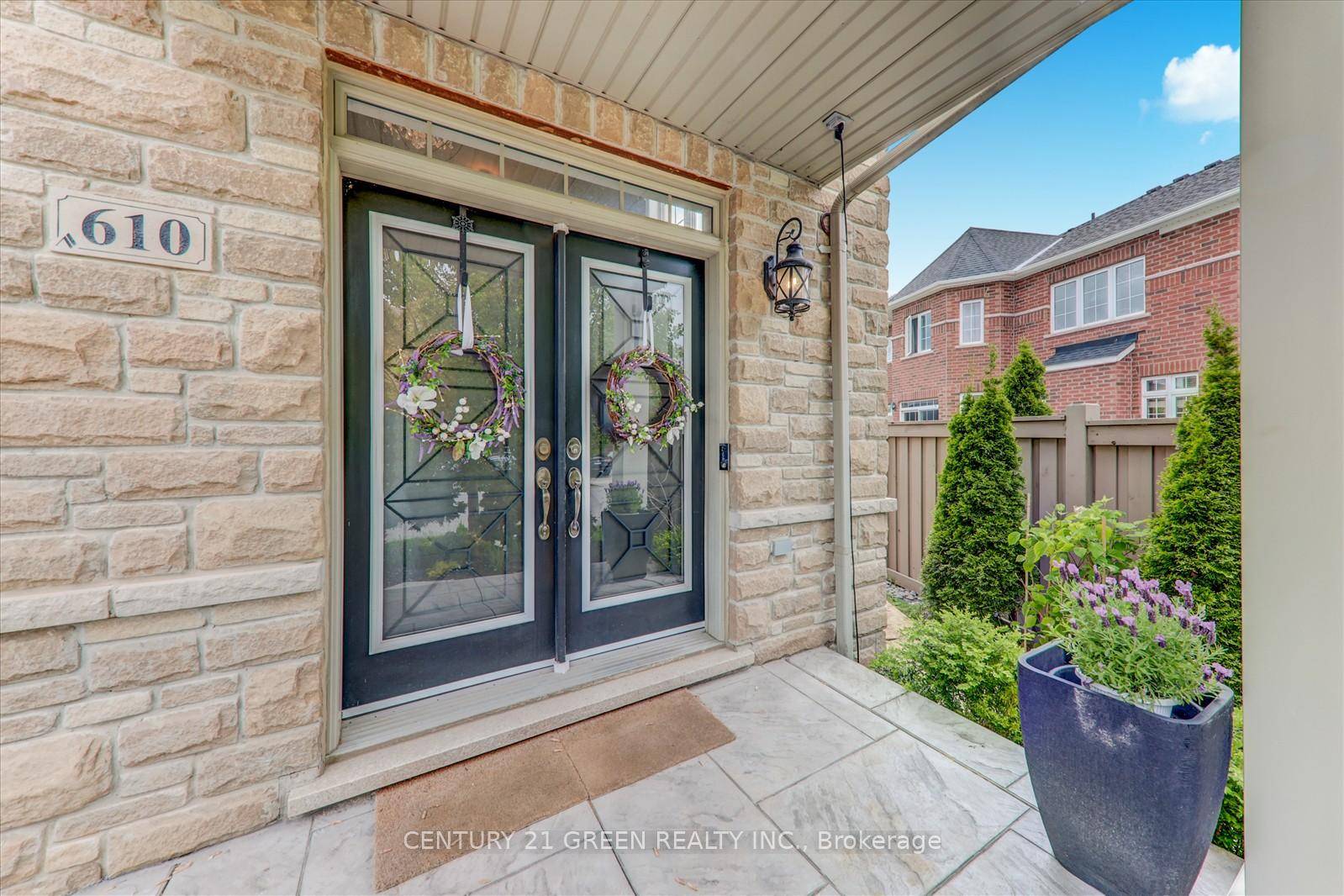 Welcome to this stunning, spacious home nestled in a safe, family friendly neighbourhood with almost 2400 sq.