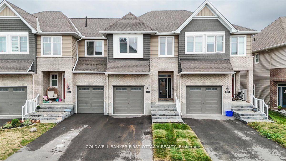 Welcome to your dream home in the heart of Half Moon Bay, Barrhaven !