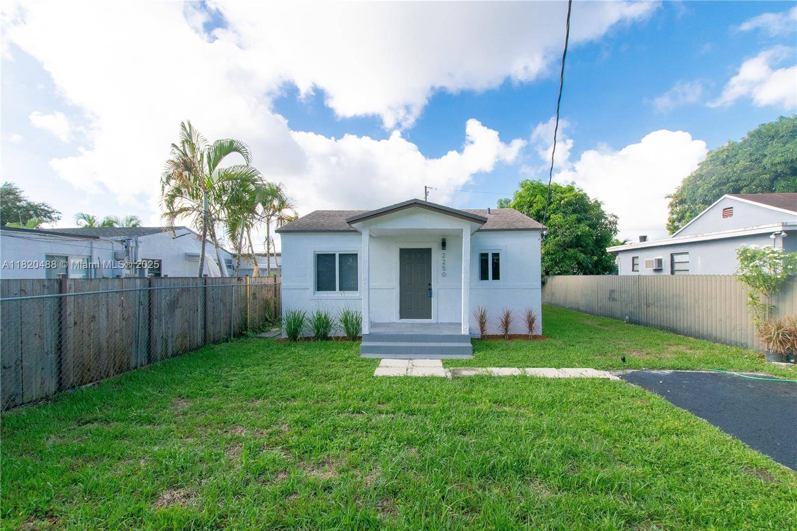 Beautifully Remodeled 3 Bedroom, 2 Bath Home in Miami !