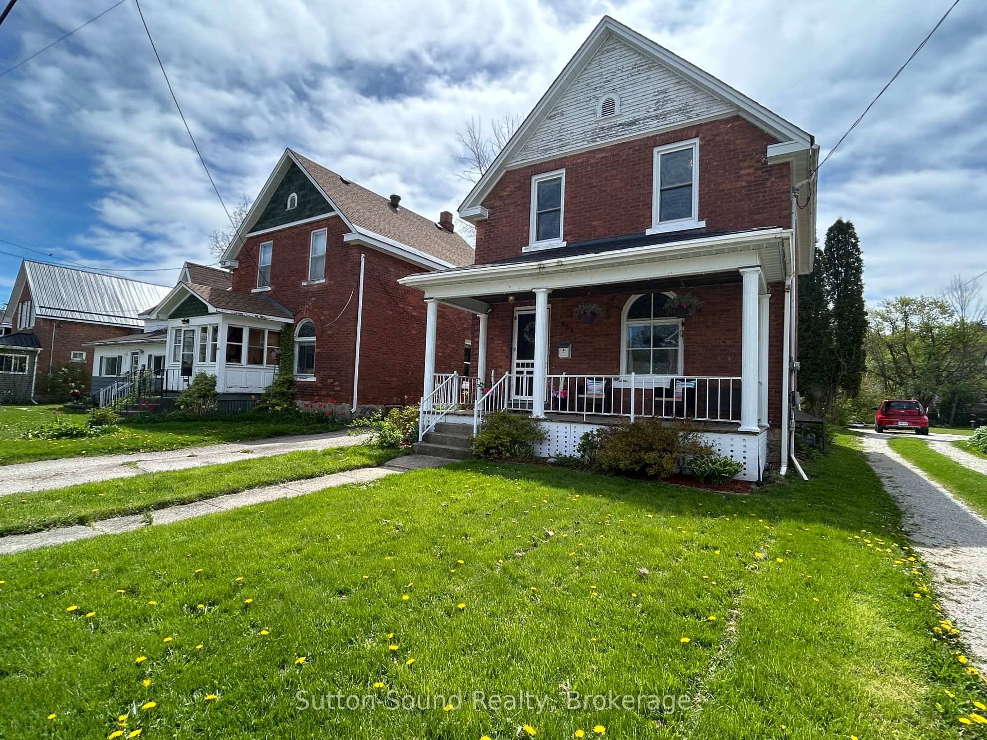 Welcome to 455 13th Street A W A Charming Home in a Peaceful Neighbourhood.