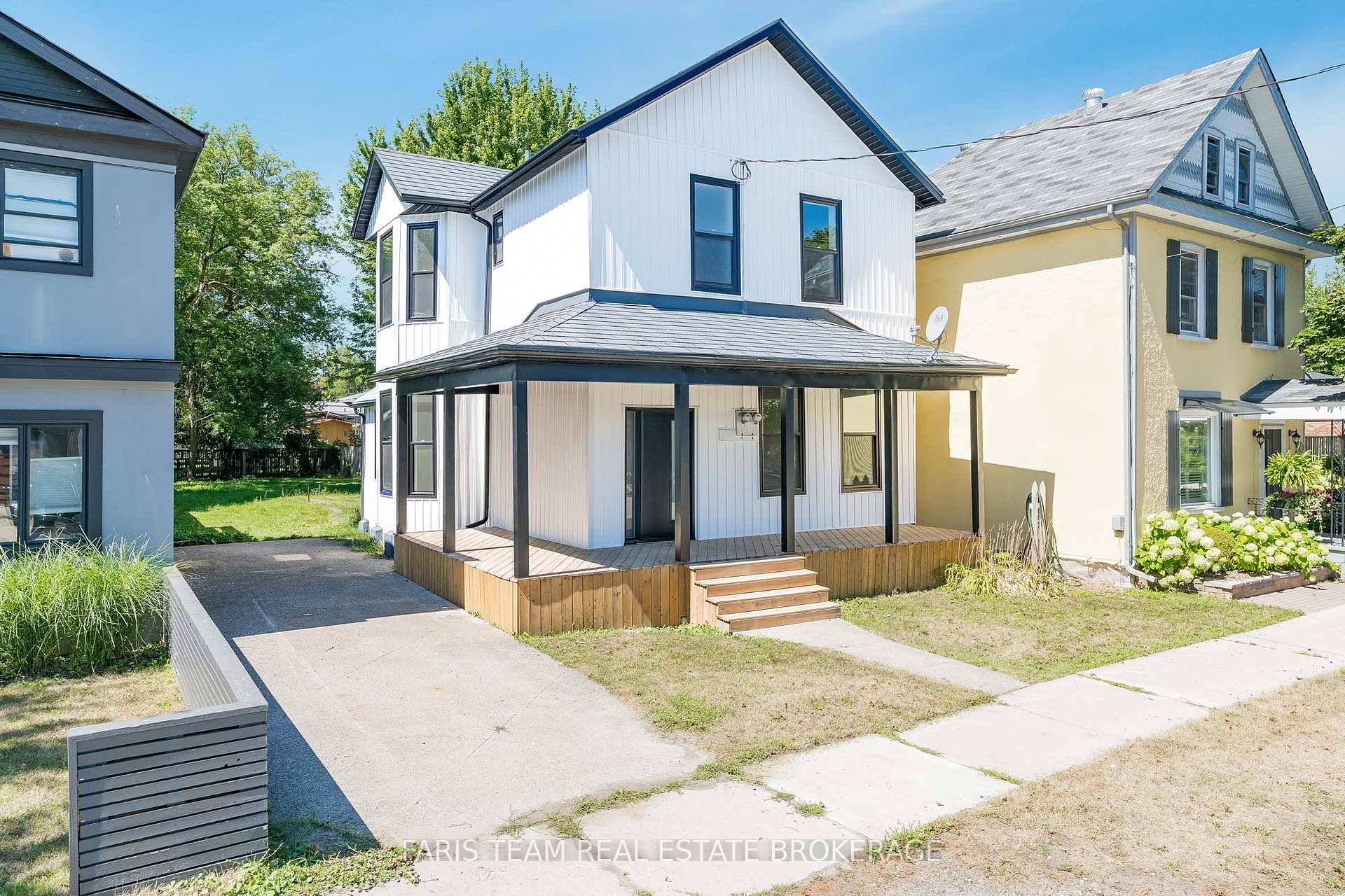 Top 5 Reasons You Will Love This Home 1 Discover this beautifully updated four bedroom century home, perfectly situated on one of Collingwood's charming treed streets 2 Step inside to ...