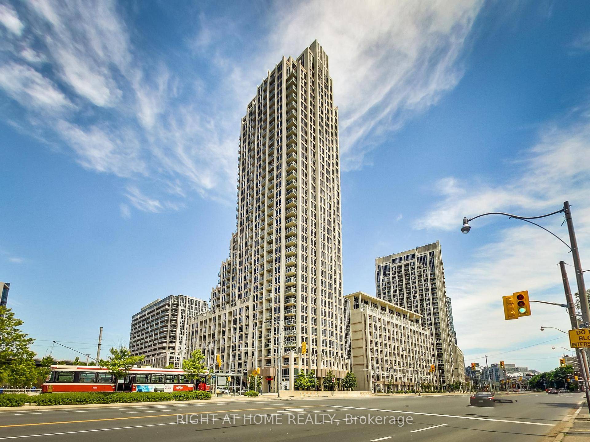 Sun filled and stylish 1 1 Den, 1 bath unit in the prestigious West Harbour City offers the perfect blend of comfort and convenience.