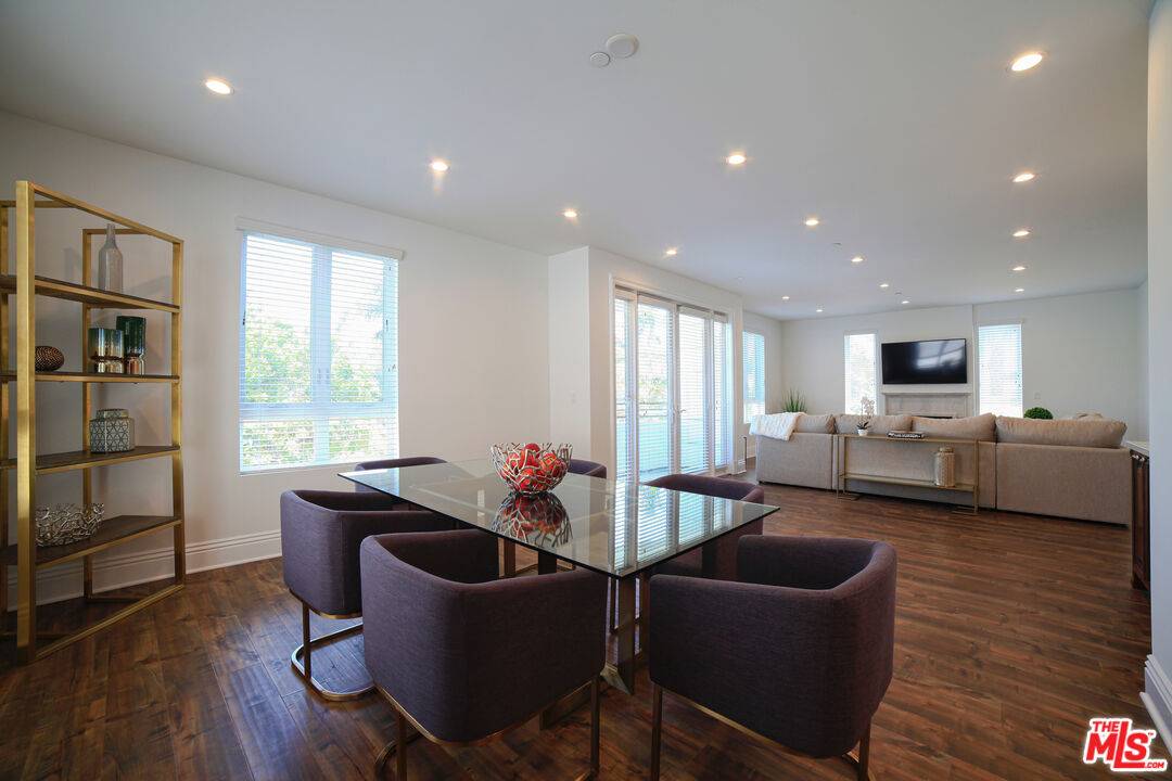 907 S SHENANDOAH ST 3BR Beverlywood La
