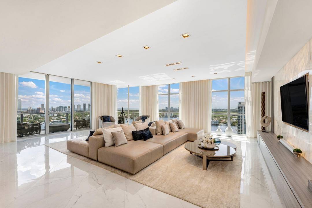 EXTREMELY RARE OPPORTUNITY TO OWN THE SOUTHEAST CORNER DOUBLE UNIT PENTHOUSE IN THE 5 STAR LUXURY YACHT CLUB THE MARINA PALMS !