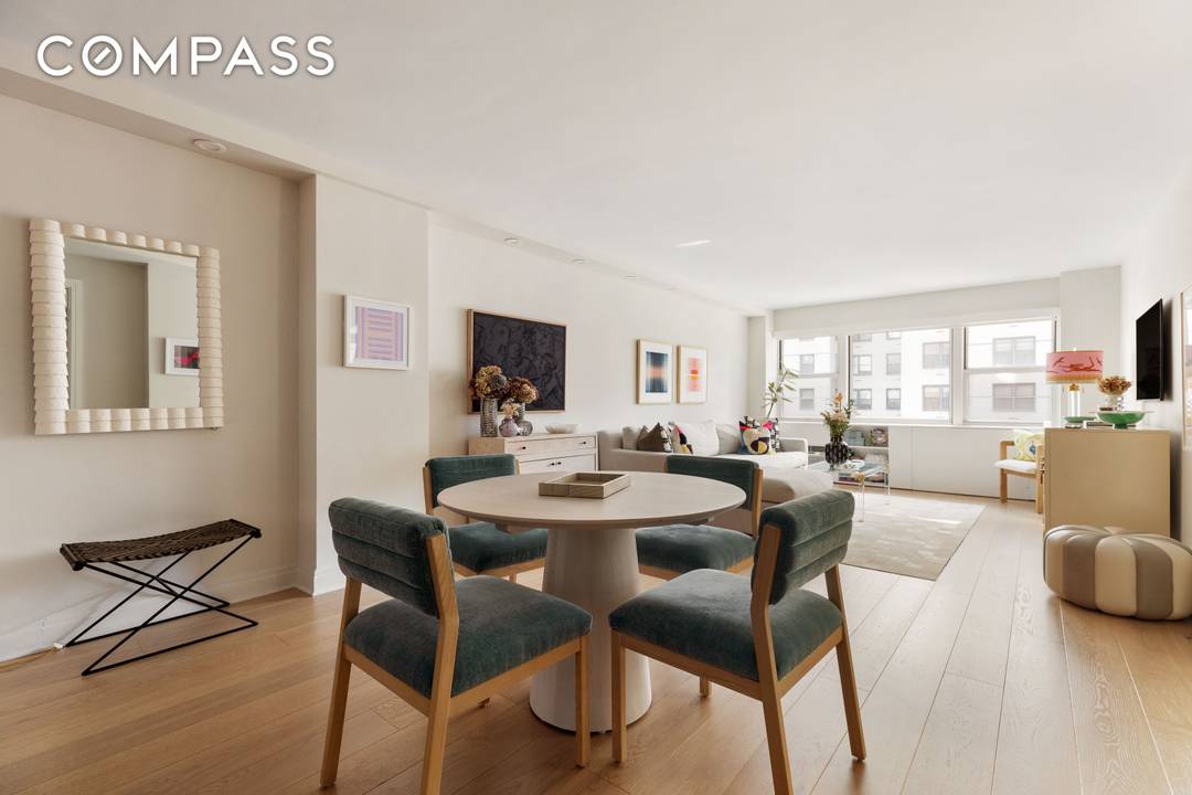 Welcome to Residence 6F at 39 Gramercy Park North a beautifully renovated one bedroom home located on one of Manhattan s most coveted tree lined blocks.