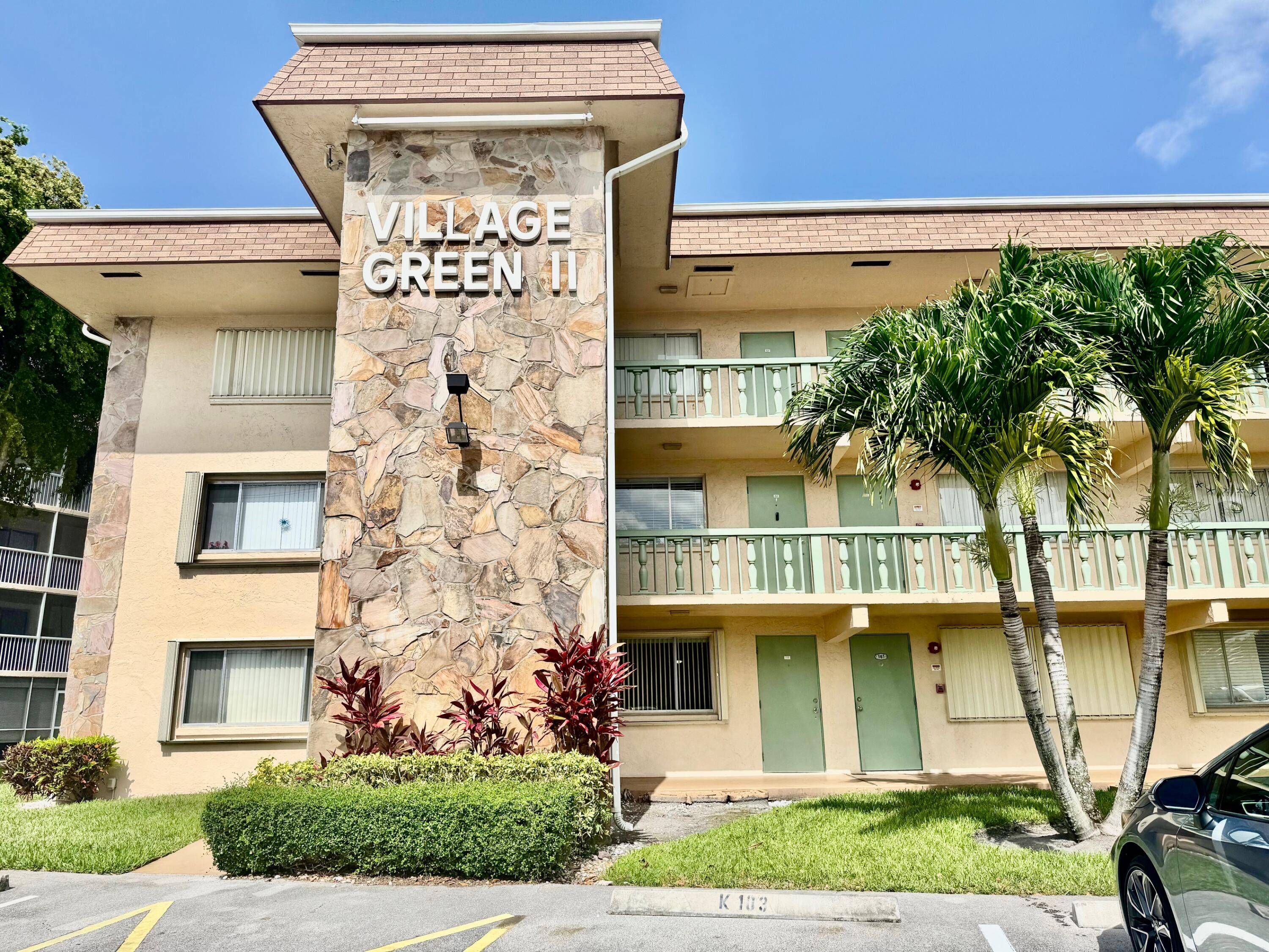 55 COMMUNITY APARTMENT COMPLEX IN CENTRAL PALM BEACH COUNTY !