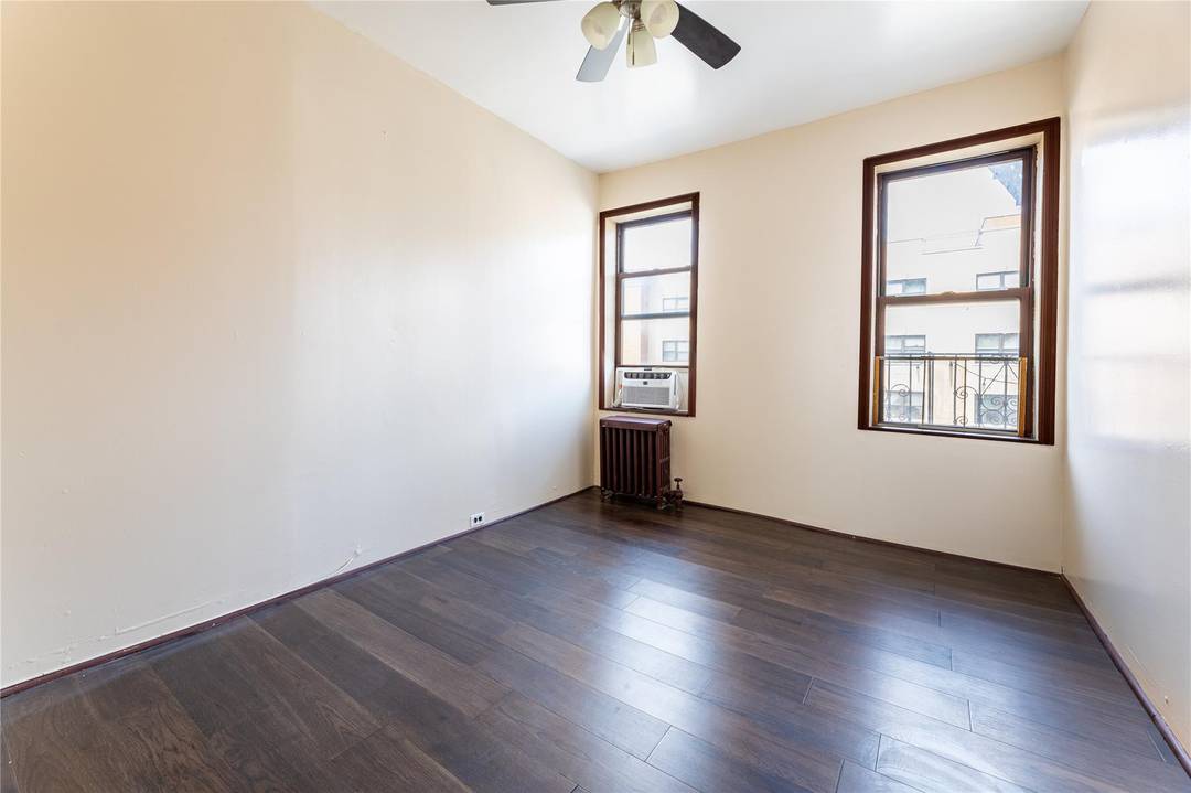 This spacious 3 bedroom walk up apartment is the perfect opportunity for those looking to plant roots in the heart of Williamsburg, one of NYC's trendiest neighborhoods.
