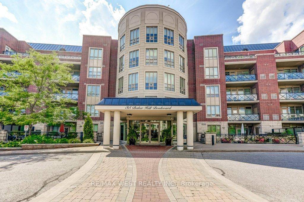 Stunning and tastefully upgraded suite at The Terrace boutique building !