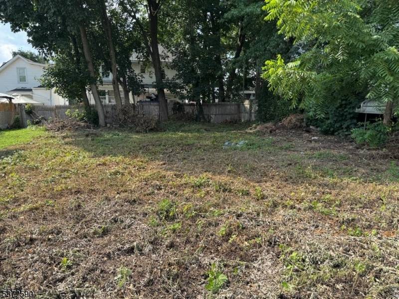 Great Location close to Stores and Rt 22.