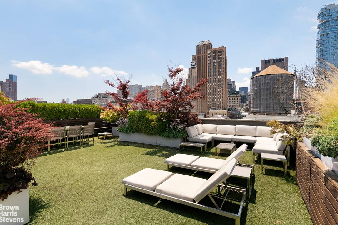 I dare you to find a better terrace in Soho !