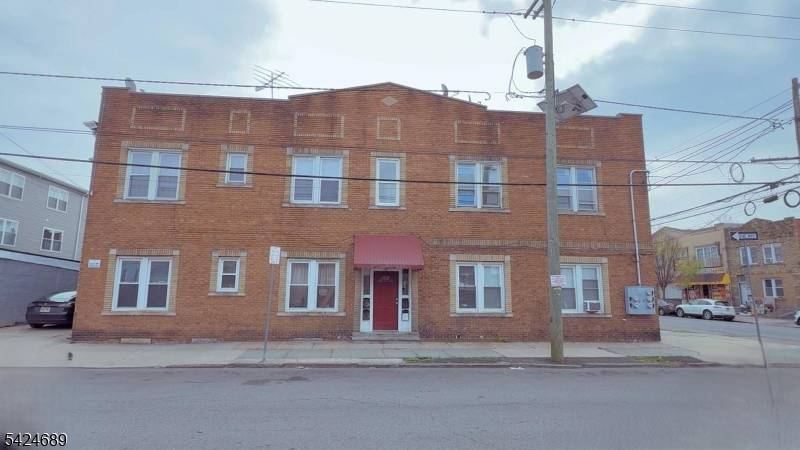 100 Occupied 4 Unit Brick Asset 8.