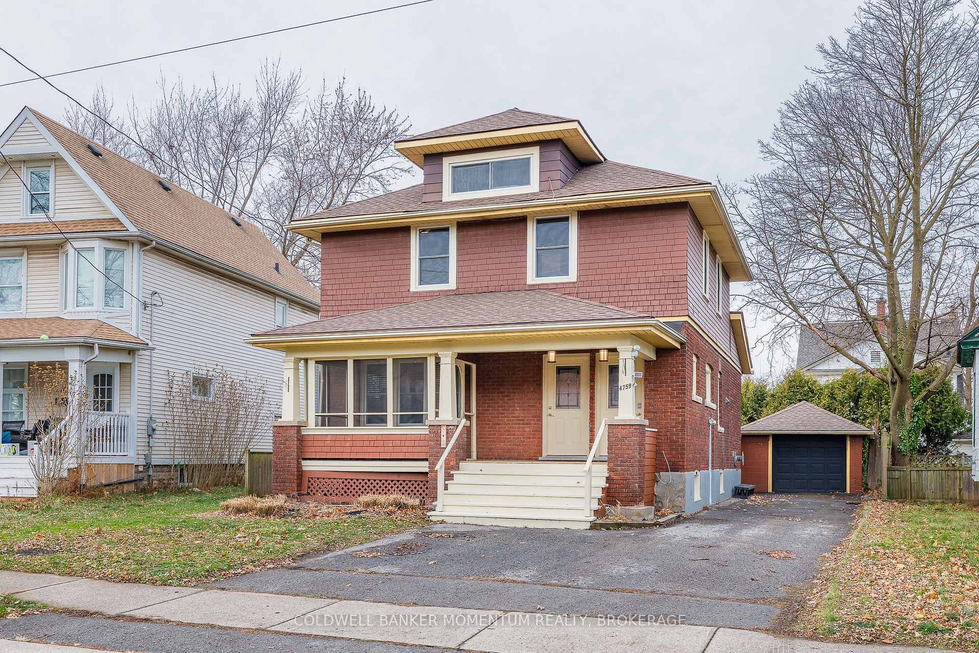 FULLY VACANT LEGAL DUPLEX !
