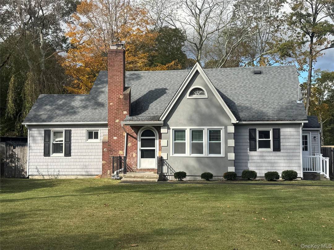 Welcome to this spacious Colonial home !