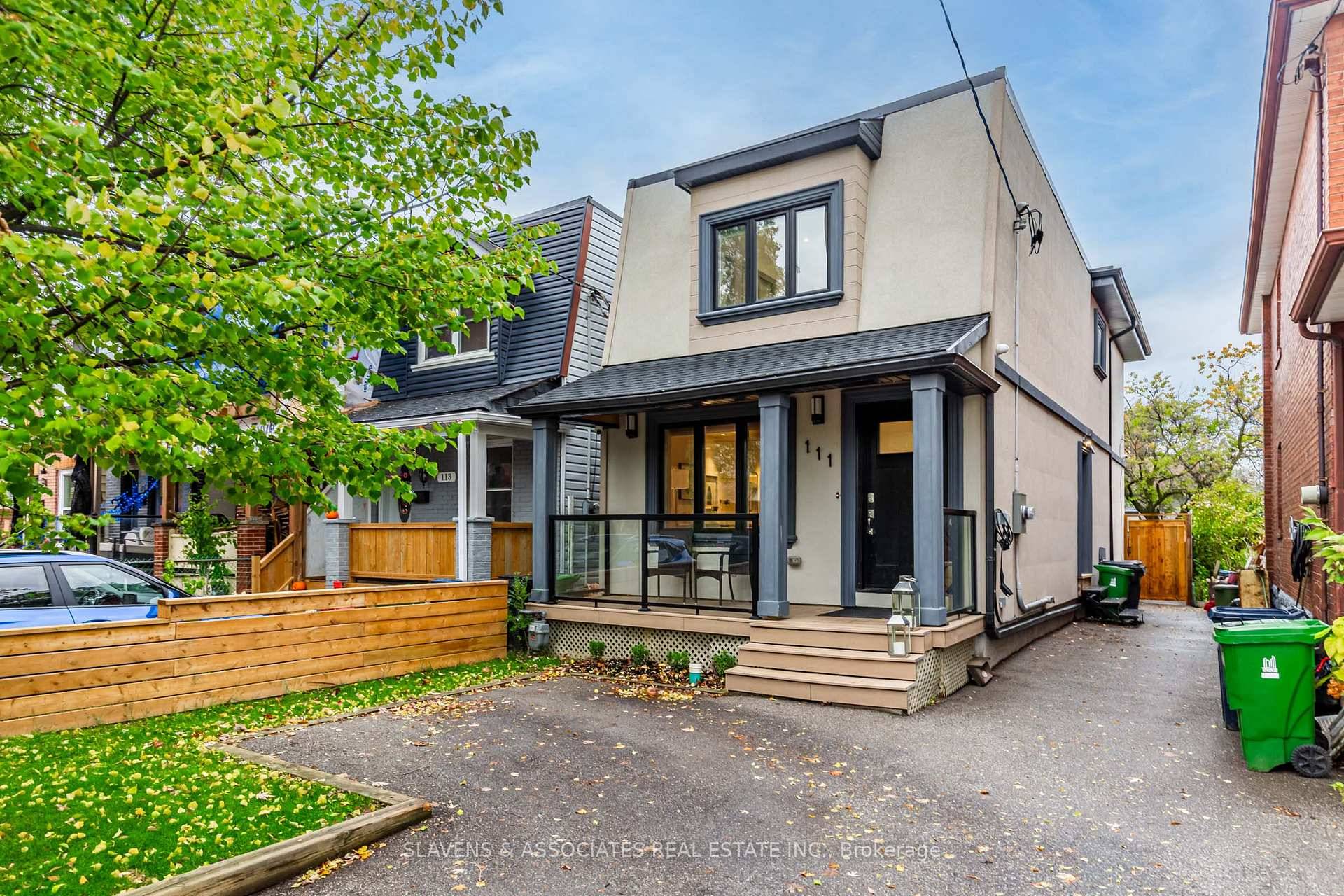 This simply stunning, 4 year old detached home features 3 1 bedrooms and 4 bathrooms, perfectly situated in the heart of St.