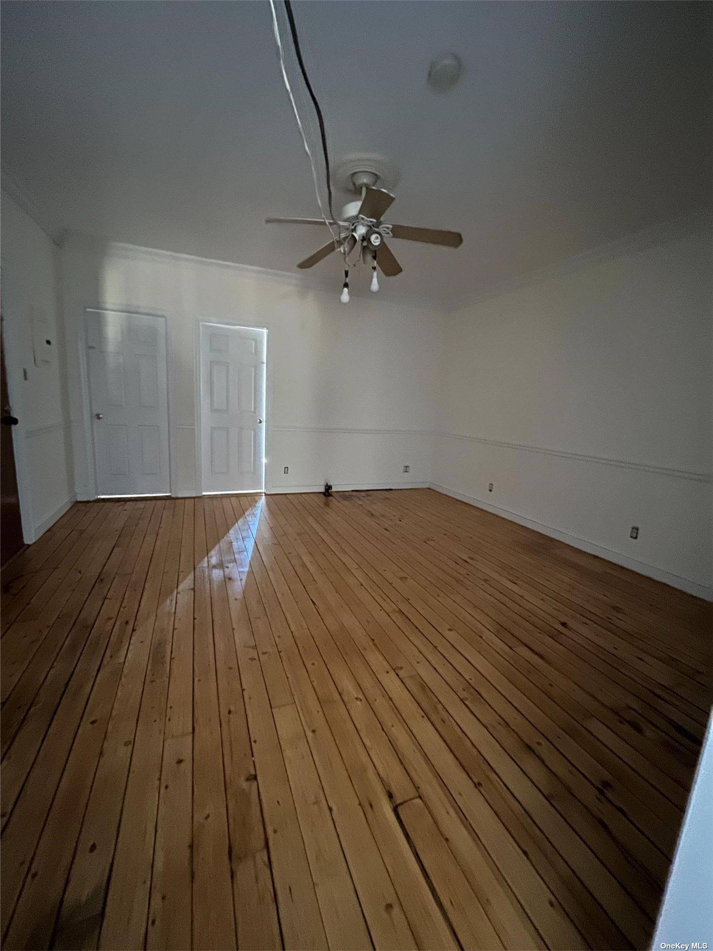 Nestled in the heart of Maspeth is this beautiful, fully renovated apartment boosting 3bedrooms, kitchen, living room, dinning room and bathroom.