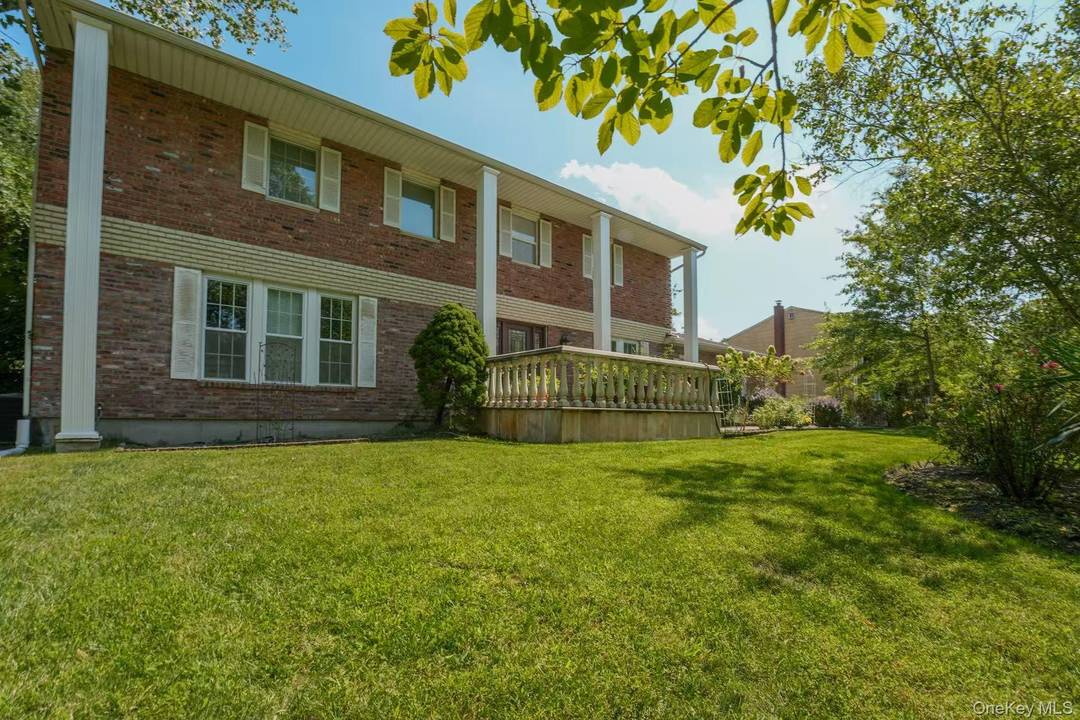 Timeless Luxury in the Heart of Americana Manhasset Long Island s Most Prestigious Neighborhood Welcome to your dream home in one of Long Island s most exclusive and sought after ...