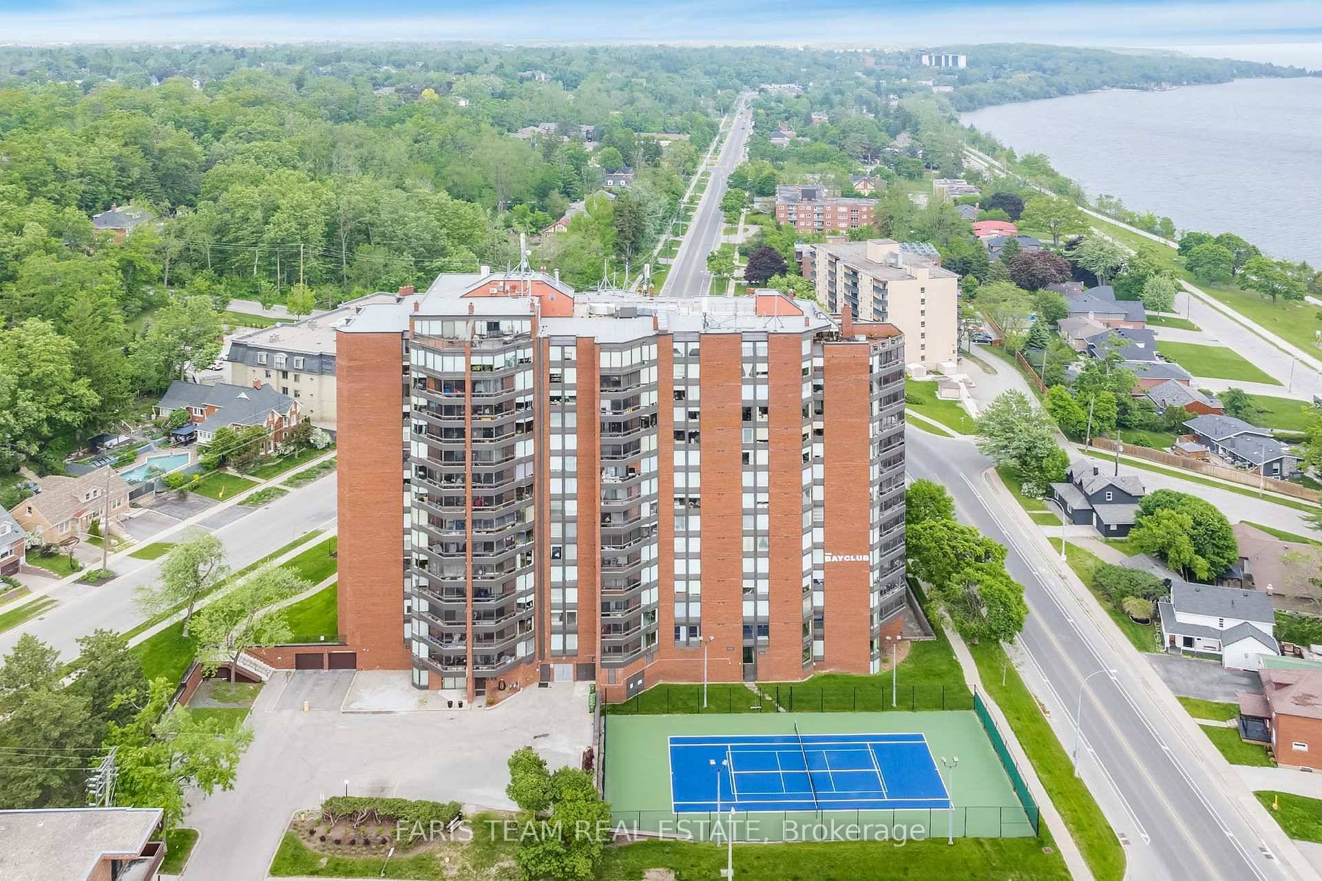 Top 5 Reasons You Will Love This Condo 1 Situated at one the best condo buildings in Barrie with a fantastic community of people with everyone friendly and charming, plus ...