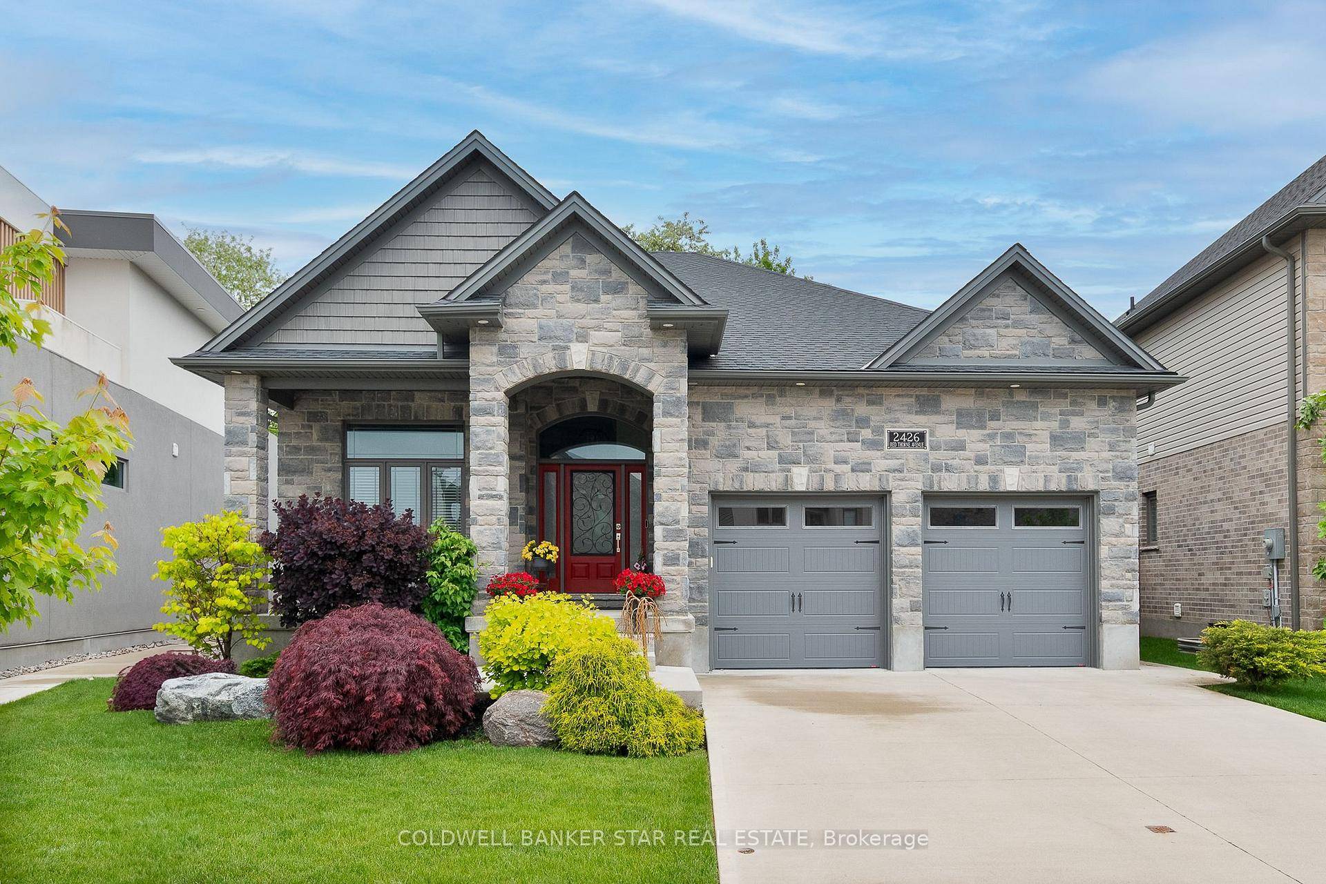 Welcome to your next move up home, nestled in the highly desirable Foxwood Crossing neighbourhood in Lovely Lambeth, that's convenient to all city amenities, yet seemingly set in the country, ...
