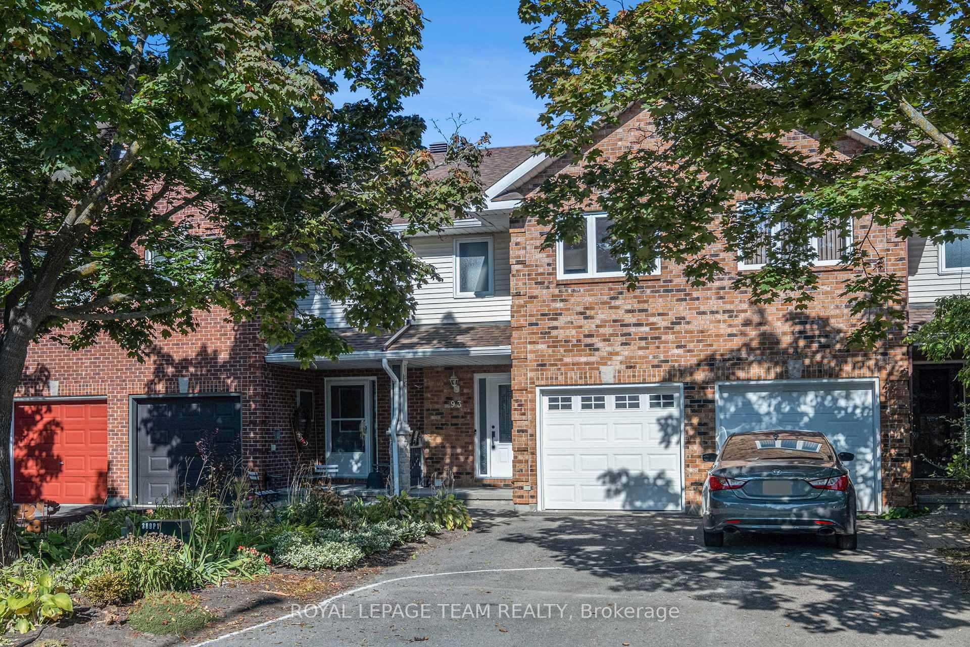 Nestled on a quiet cul de sac in the highly sought after Hunt Club community, this charming 3 bedroom, 2.