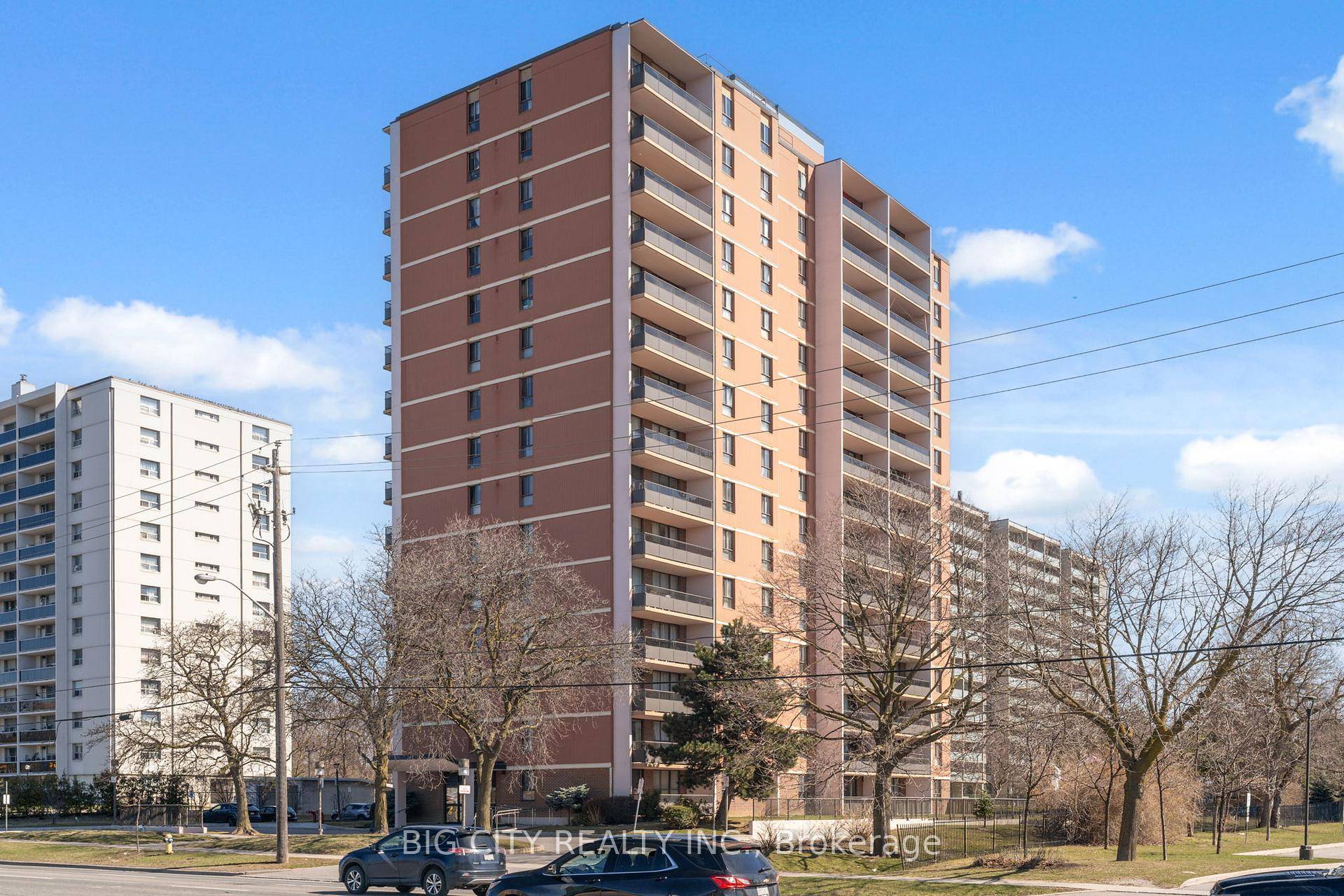 Prime Location amp ; Comfortable Living !