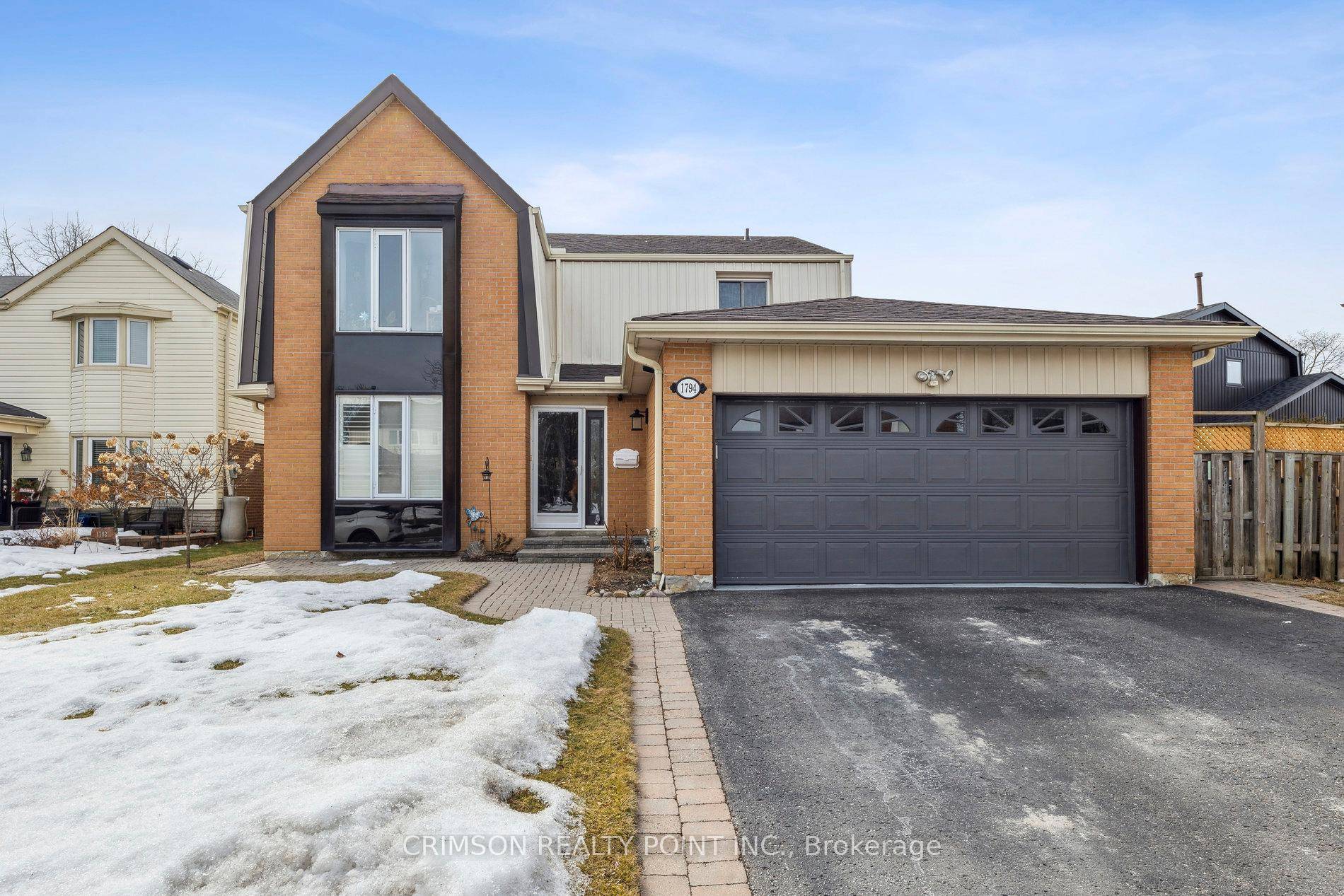 Welcome to this meticulously maintained and bright home located in the high demand Amberlea Neighborhood.