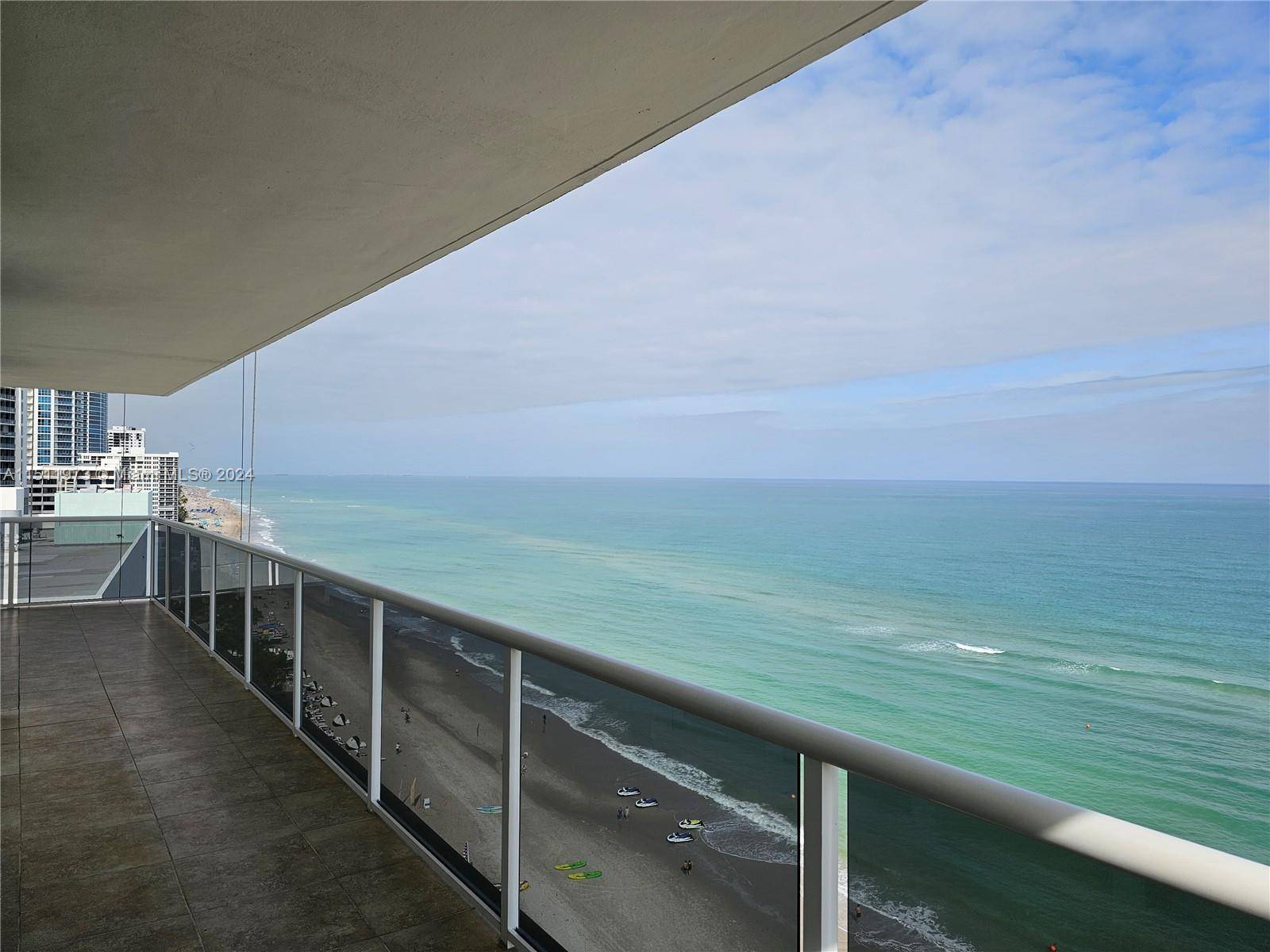 Direct Ocean Front Condo in Hollywood Beach !