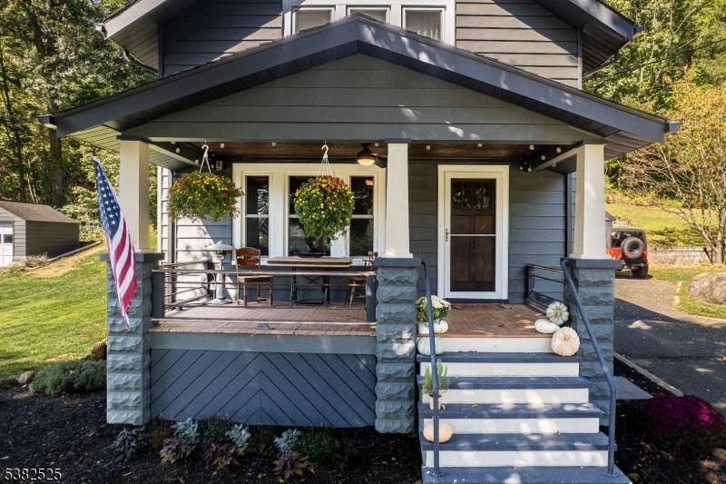 Welcome to this 3 bedroom, 1.