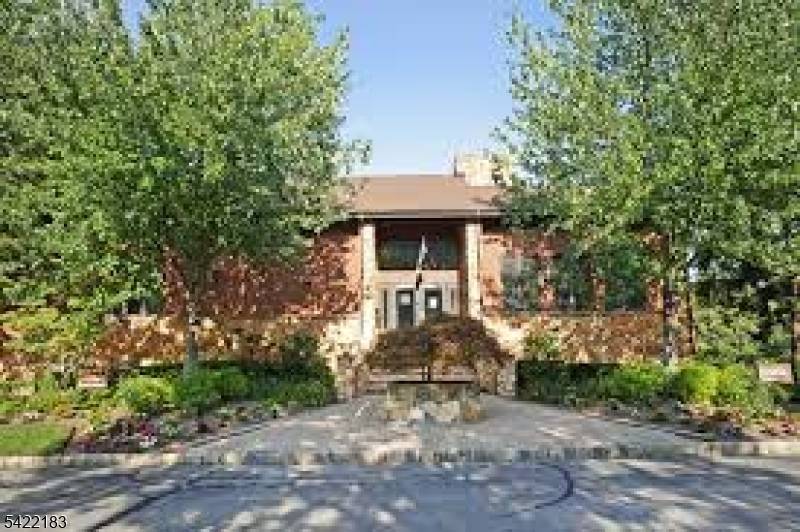 Fabulous Aspen model rental with full finished basement near tennis, clubhouse and pool.