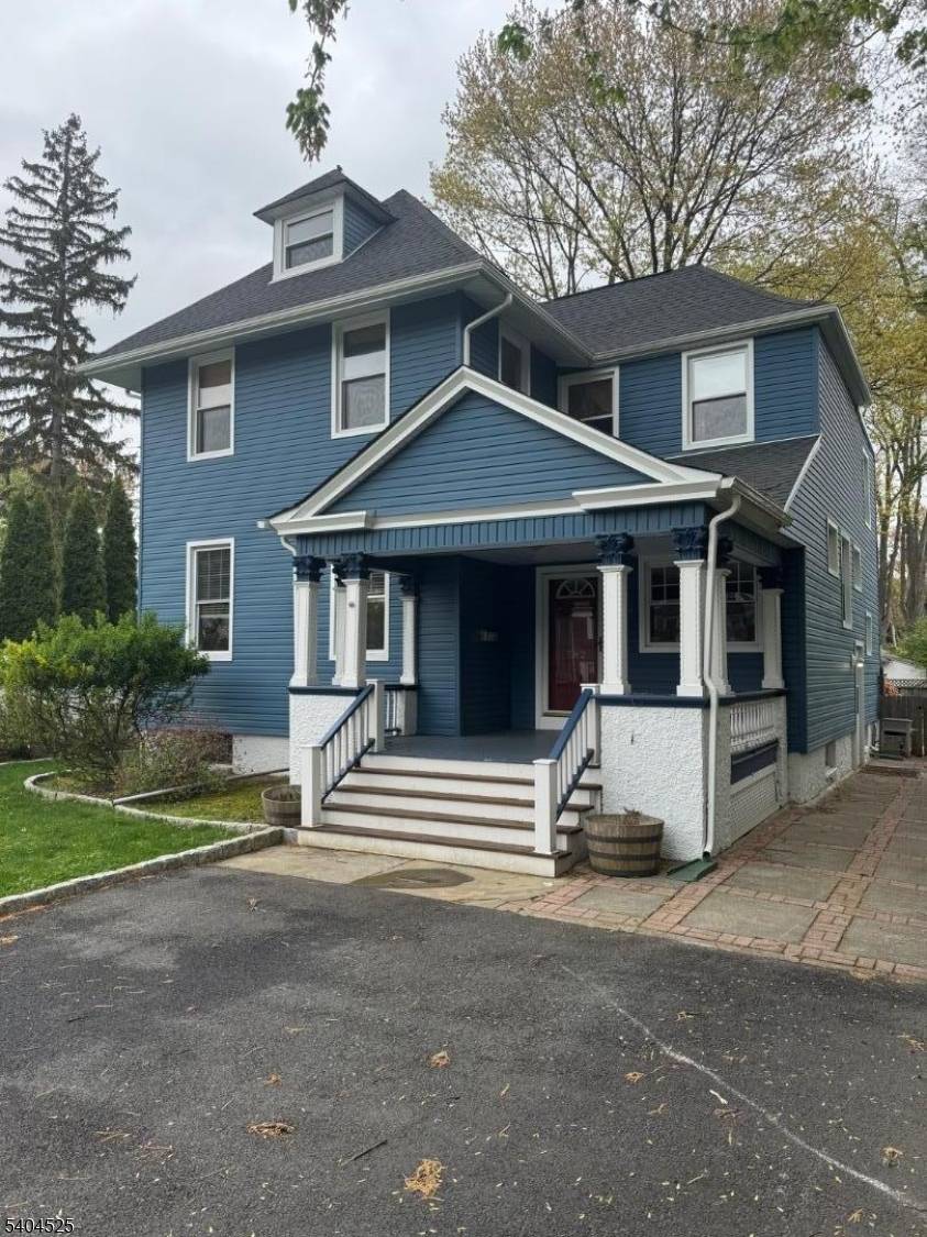 Welcome to this spacious 4 bedroom, 2.