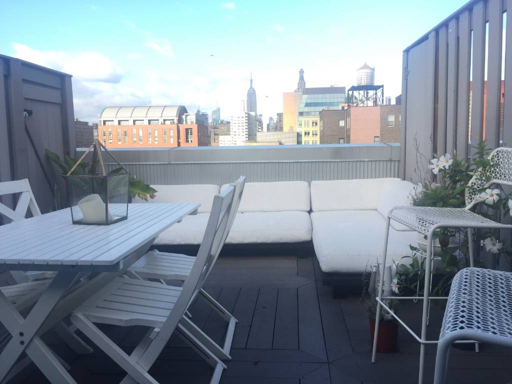 TERRACE LOVERSRenovated 1 bedroom duplex with a huge private outdoor rooftop terrace.